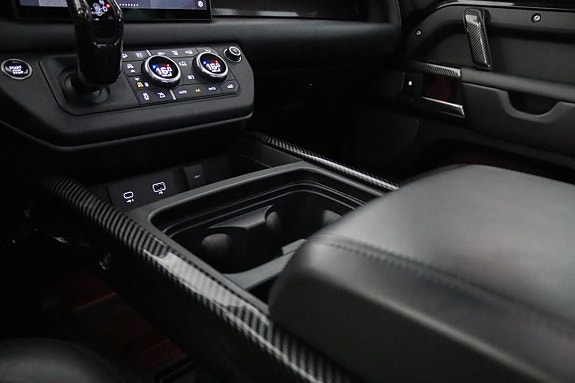 Land Rover Defender 110 14 of 20