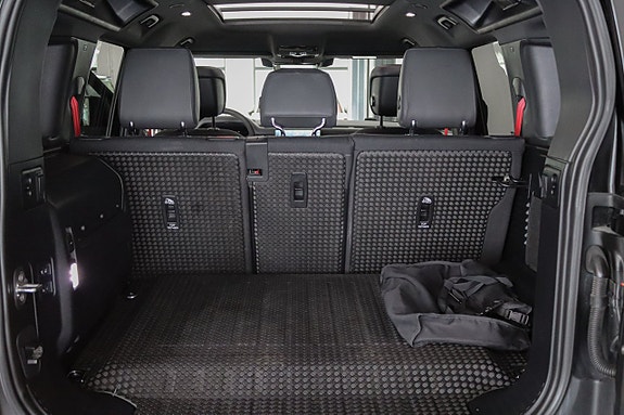 Land Rover Defender 110 20 of 20
