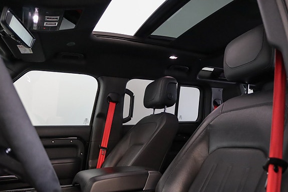 Land Rover Defender 110 8 of 20