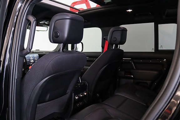 Land Rover Defender 110 16 of 20
