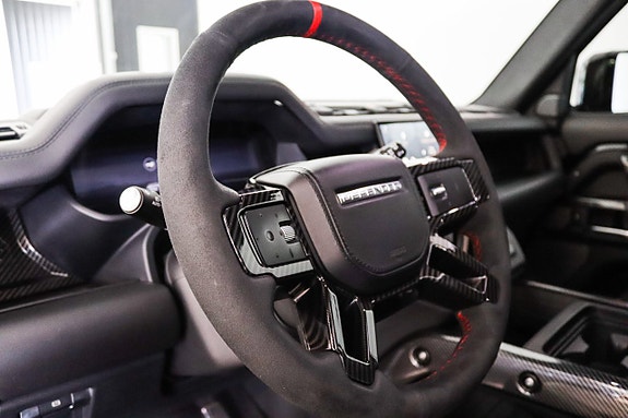 Land Rover Defender 110 18 of 20