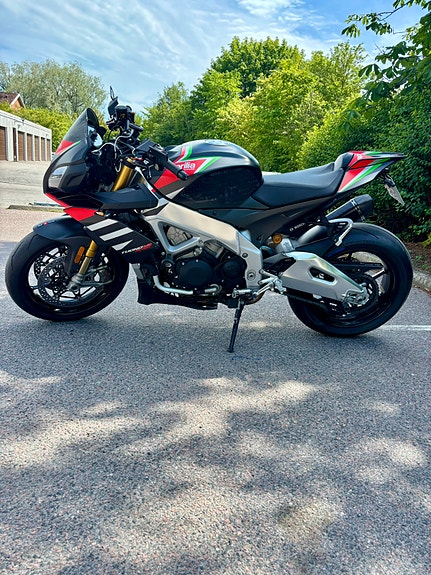 Aprilia Tuono V4 1100 Factory 4 of 4