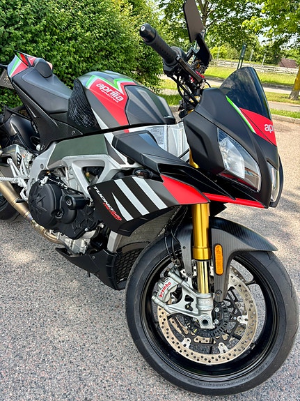 Aprilia Tuono V4 1100 Factory 2 of 4