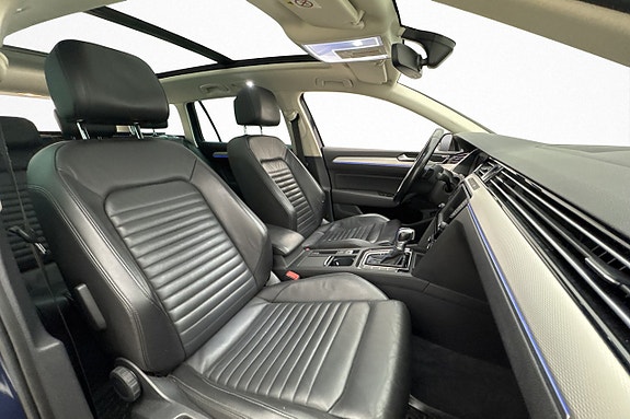 Volkswagen Passat 18 of 29
