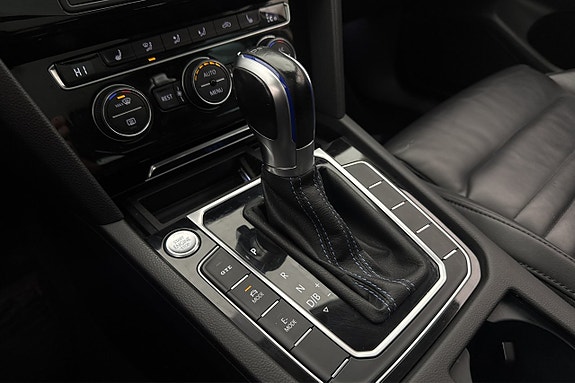 Volkswagen Passat 27 of 29