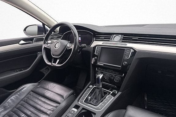 Volkswagen Passat 13 of 29