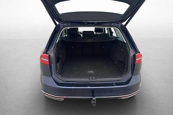 Volkswagen Passat 9 of 29