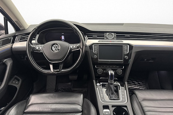 Volkswagen Passat 12 of 29