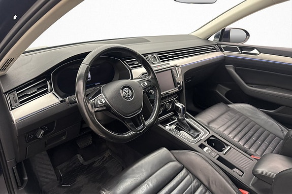 Volkswagen Passat 11 of 29