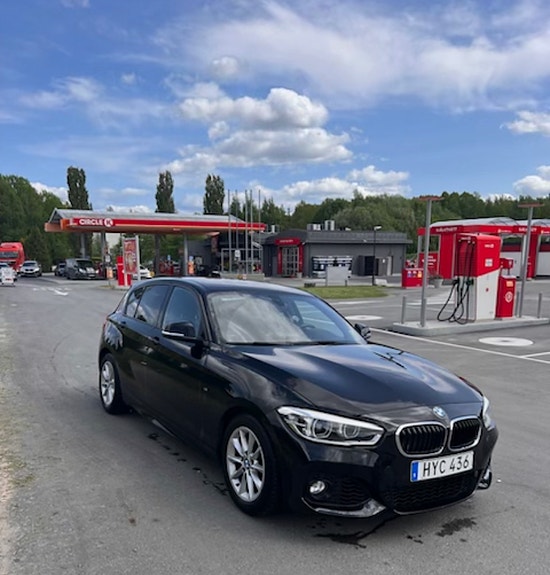 BMW 118i 3 of 5