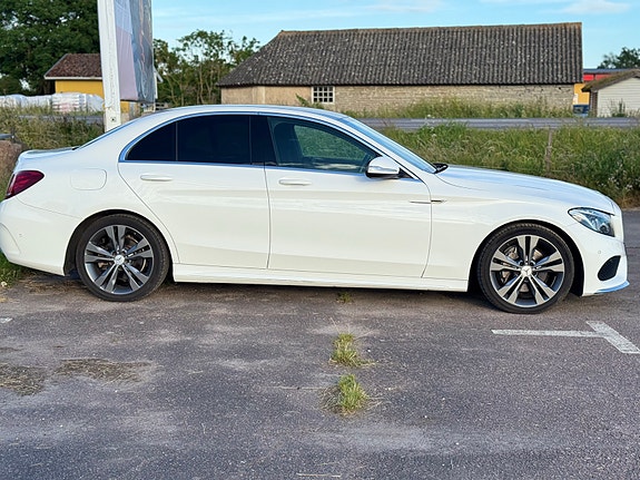 Mercedes-Benz C180 2 of 5