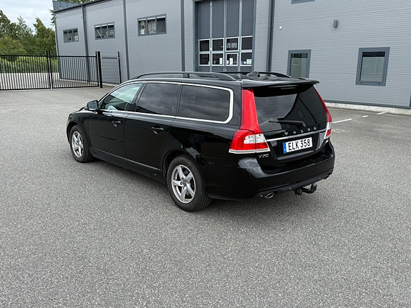 Volvo V70 3 of 5
