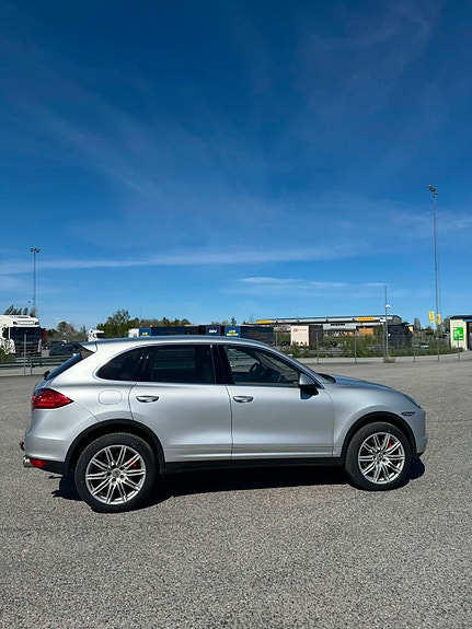 Porsche Cayenne Turbo 6 of 7