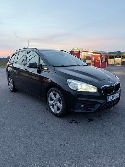 BMW 218d 2 of 5