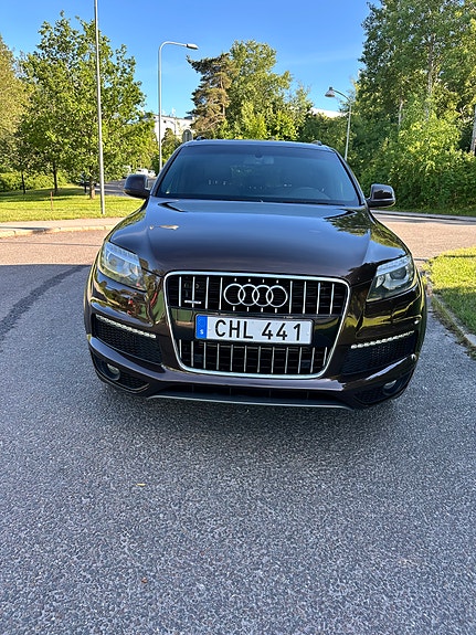 Audi Q7 2 of 5