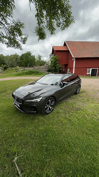 Volvo V60 2 of 4