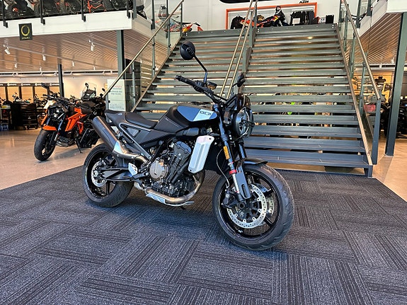 Husqvarna 801 Svartpilen 3 of 5