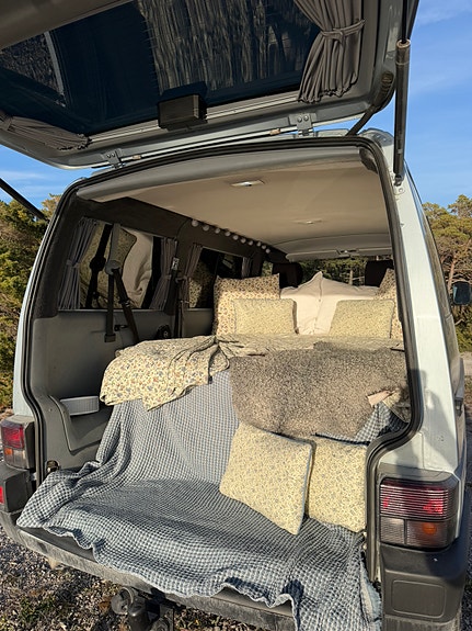 Volkswagen Caravelle 3 of 5