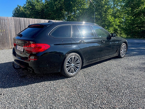 BMW 520d 3 of 5