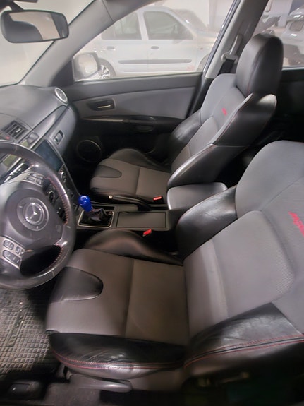 Mazda 3 4 of 5