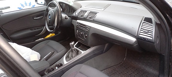 BMW 118d 3 of 5