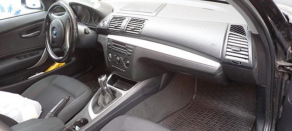 BMW 118d 4 of 5