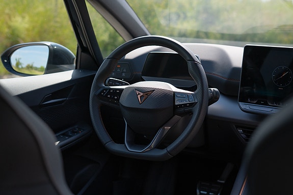 Cupra Born 7 of 8