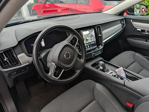 Volvo V90 2 of 5