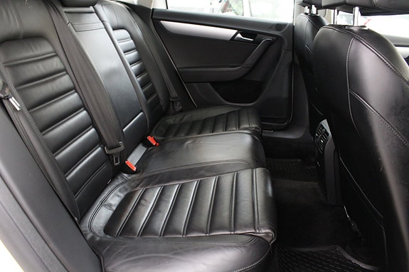 Volkswagen Passat Alltrack 14 of 18