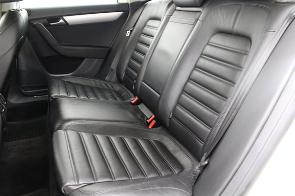 Volkswagen Passat Alltrack 17 of 18