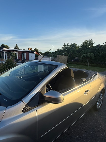 Ford Focus CC 2 of 5