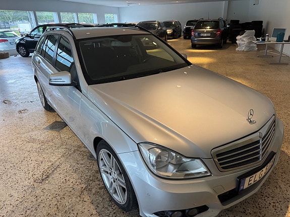 Mercedes-Benz C-Klass 2 of 5