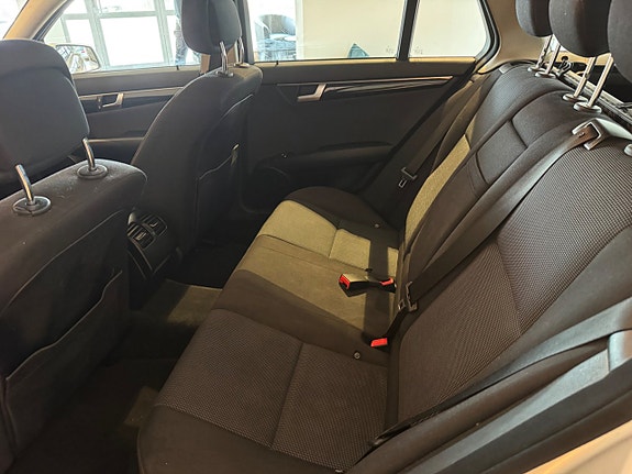 Mercedes-Benz C220 7 of 8