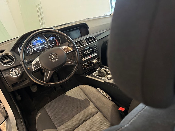 Mercedes-Benz C220 8 of 8