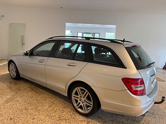 Mercedes-Benz C-Klass 4 of 5