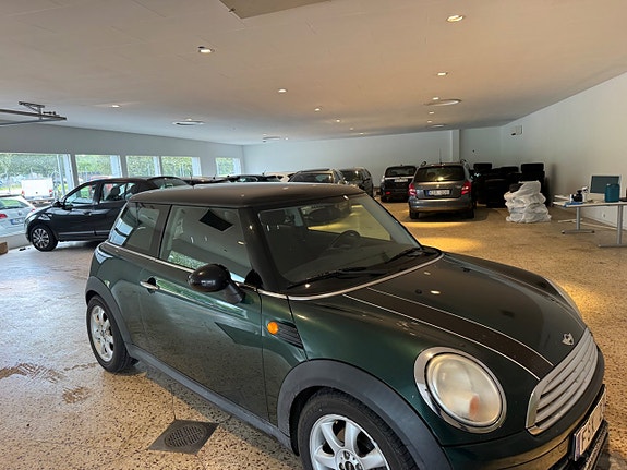 MINI Cooper 2 of 5