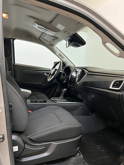 Isuzu D-max 10 of 13