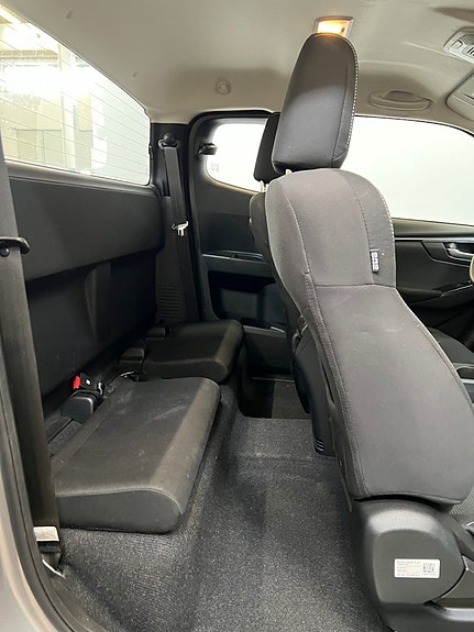 Isuzu D-max 12 of 13