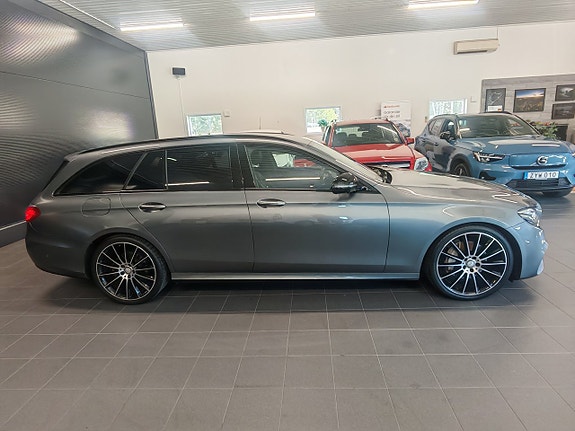 Mercedes-Benz E220 2 of 5