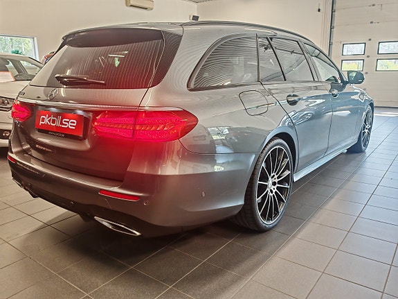 Mercedes-Benz E220 3 of 5