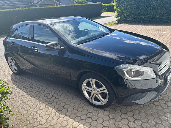 Mercedes-Benz A180 2 of 5