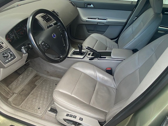 Volvo V50 4 of 5