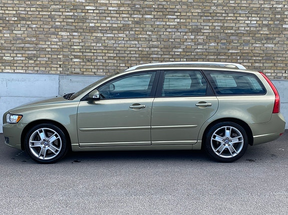 Volvo V50 2 of 5