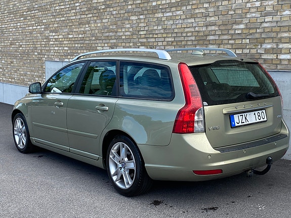 Volvo V50 3 of 5