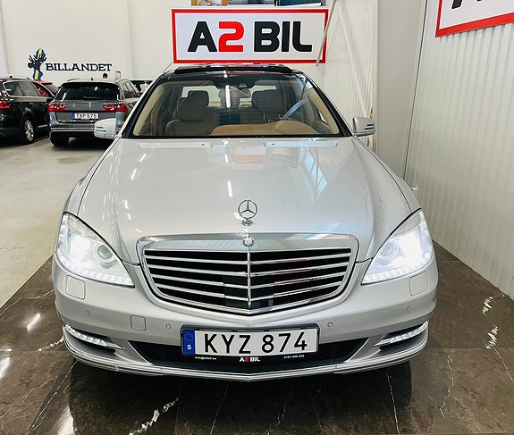 Mercedes-Benz S350 2 of 5