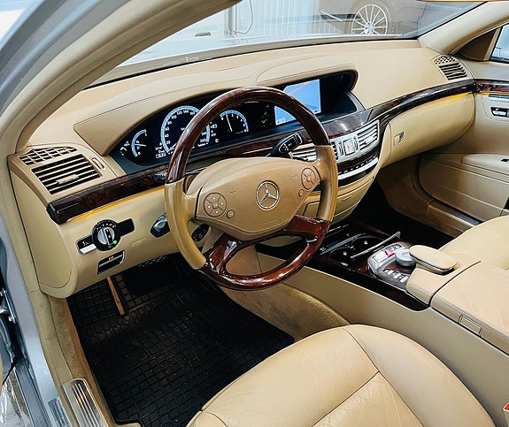 Mercedes-Benz S350 21 of 27