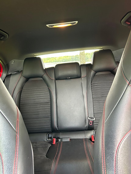 Mercedes-Benz A180 2 of 5