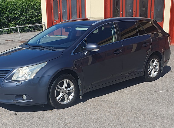 Toyota Avensis 3 of 5