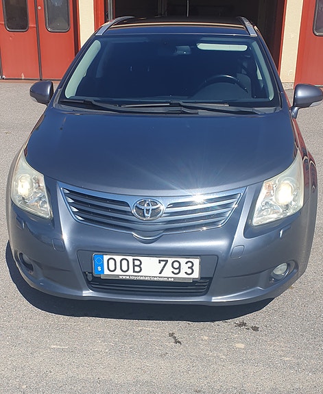 Toyota Avensis 4 of 5