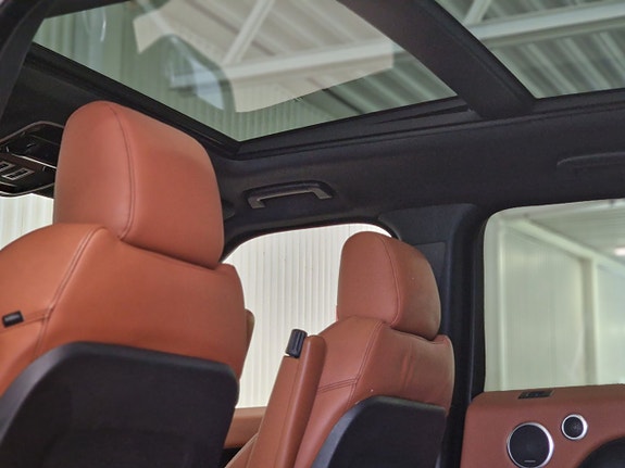 Land Rover Range Rover Sport 24 of 26